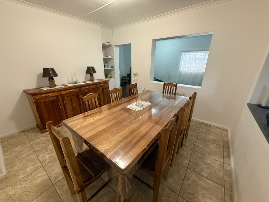 4 Bedroom Property for Sale in Somerset Park Western Cape